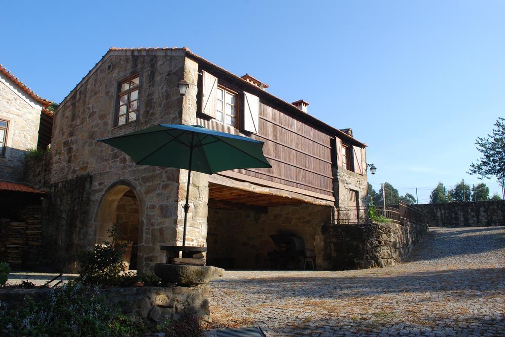 Quinta Padre Lobo Guest House ซังตามาเรีย ดา เฟย์รา ภายนอก รูปภาพ